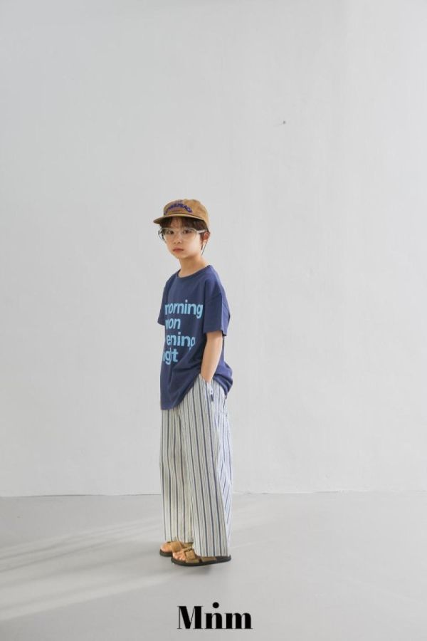 渡假風直條紋休閒長褲 韓國童裝,男童夏裝,中性童裝,童裝推薦,2026夏季童裝,男童穿搭,韓系童裝,中性穿搭,韓國代購