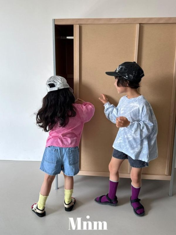 品牌經典刺繡調節繩平板帽 韓國童裝,男童夏裝,中性童裝,童裝推薦,2026夏季童裝,男童穿搭,韓系童裝,中性穿搭,韓國代購