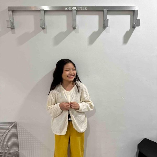 鏤空織紋針織開襟罩衫 韓國童裝,男童夏裝,中性童裝,童裝推薦,2026夏季童裝,男童穿搭,韓系童裝,中性穿搭,韓國代購