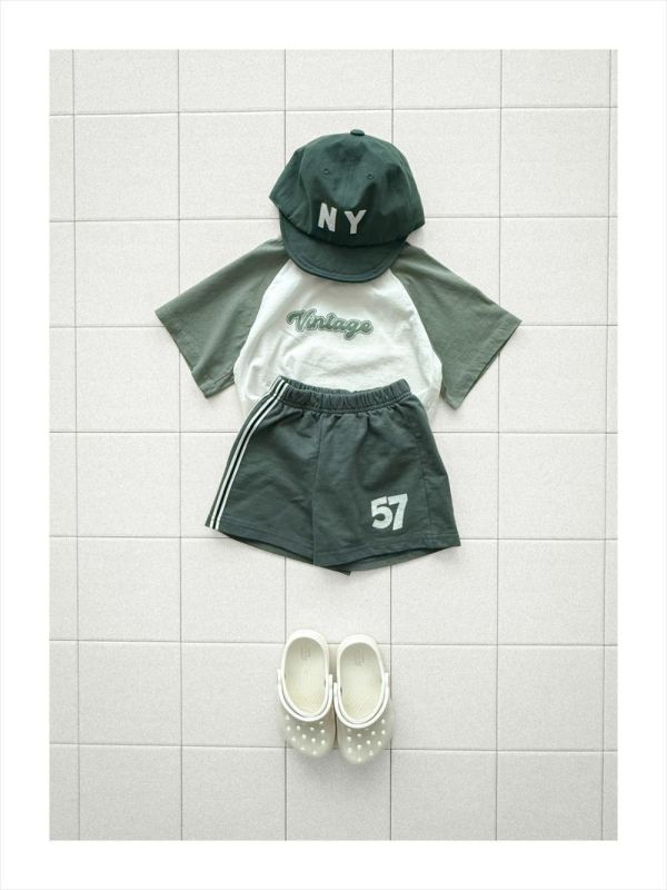 Vintage雙色插肩短袖上衣 韓國童裝,男童夏裝,中性童裝,童裝推薦,2026夏季童裝,男童穿搭,韓系童裝,中性穿搭,韓國代購