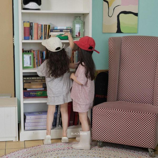 細條紋休閒運動套裝 韓國童裝,男童夏裝,中性童裝,童裝推薦,2026夏季童裝,男童穿搭,韓系童裝,中性穿搭,韓國代購