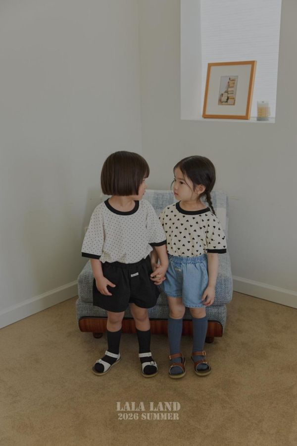滾邊滿版圖形短袖上衣 韓國童裝,男童夏裝,中性童裝,童裝推薦,2026夏季童裝,男童穿搭,韓系童裝,中性穿搭,韓國代購