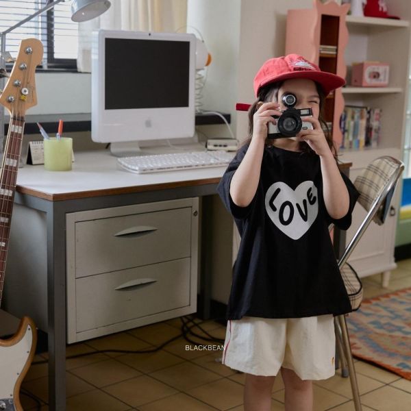 愛心LOVE短袖上衣 韓國童裝,男童夏裝,中性童裝,童裝推薦,2026夏季童裝,男童穿搭,韓系童裝,中性穿搭,韓國代購