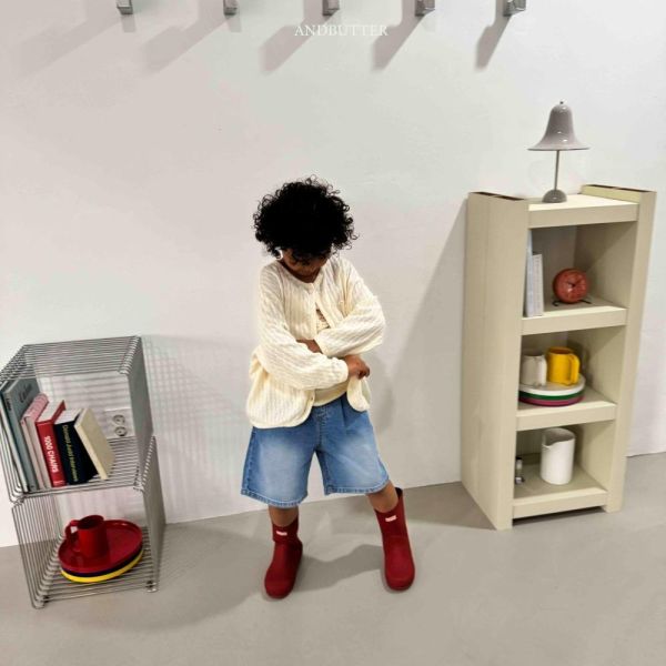 復古刷白牛仔五分短褲 韓國童裝,男童夏裝,中性童裝,童裝推薦,2026夏季童裝,男童穿搭,韓系童裝,中性穿搭,韓國代購