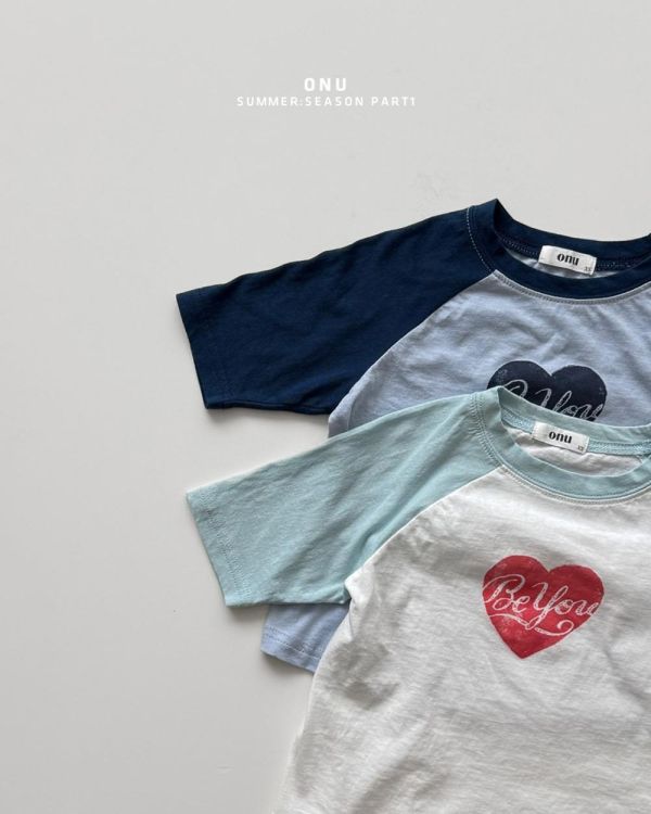 愛心雙色插肩七分袖上衣 韓國童裝,男童夏裝,中性童裝,童裝推薦,2026夏季童裝,男童穿搭,韓系童裝,中性穿搭,韓國代購