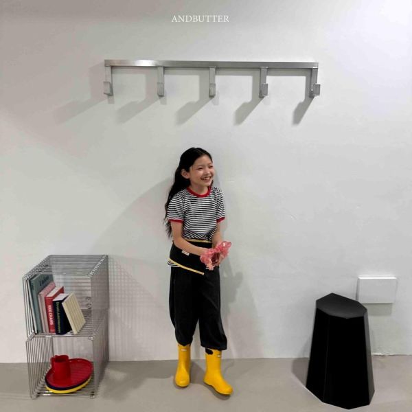 跳色滾邊肩扣條紋短袖上衣 韓國童裝,男童夏裝,中性童裝,童裝推薦,2026夏季童裝,男童穿搭,韓系童裝,中性穿搭,韓國代購