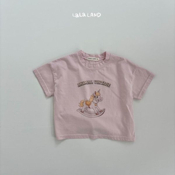 古早味搖搖馬'短袖上衣 韓國童裝,男童夏裝,中性童裝,童裝推薦,2026夏季童裝,男童穿搭,韓系童裝,中性穿搭,韓國代購