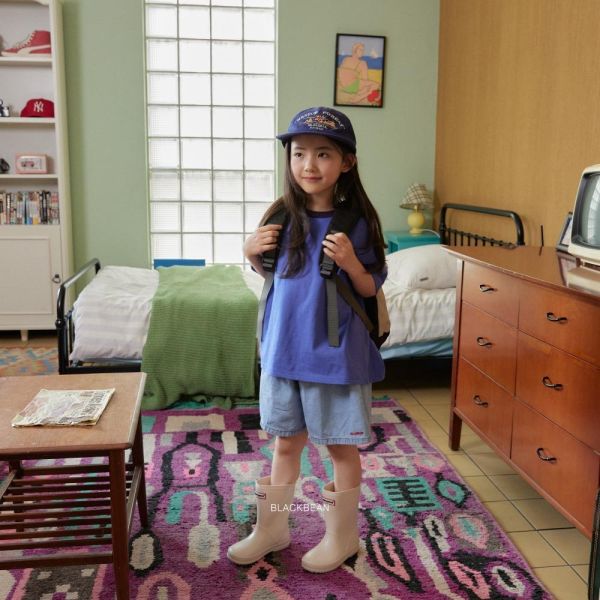 刺繡字母牛仔短褲 韓國童裝,男童夏裝,中性童裝,童裝推薦,2026夏季童裝,男童穿搭,韓系童裝,中性穿搭,韓國代購