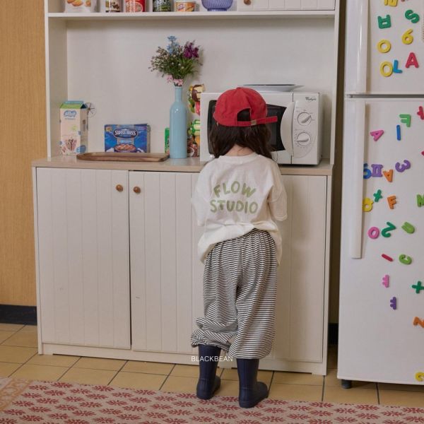 藝術字母短袖上衣 韓國童裝,男童夏裝,中性童裝,童裝推薦,2026夏季童裝,男童穿搭,韓系童裝,中性穿搭,韓國代購