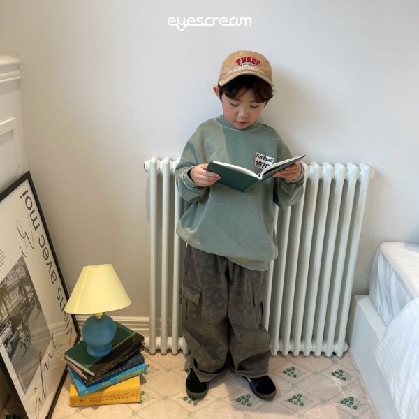 美式足球標誌長袖上衣-親子款 韓國童裝,男童秋裝,中性童裝,韓系童裝推薦,2025秋季童裝,韓國男童新款,中性風男童穿搭,秋季男童服飾推薦,小男友穿搭