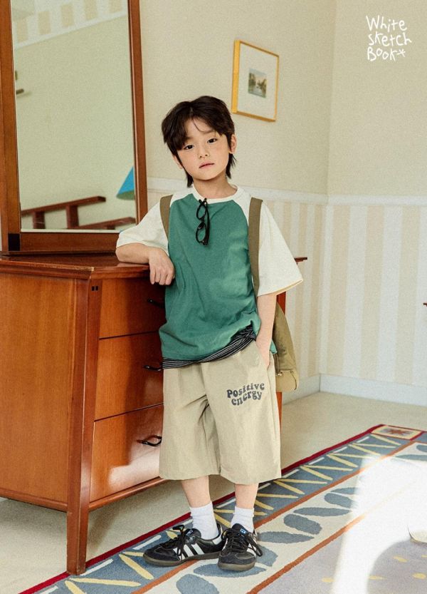 藝術文字速乾休閒短褲 韓國童裝,男童夏裝,中性童裝,童裝推薦,2026夏季童裝,男童穿搭,韓系童裝,中性穿搭,韓國代購