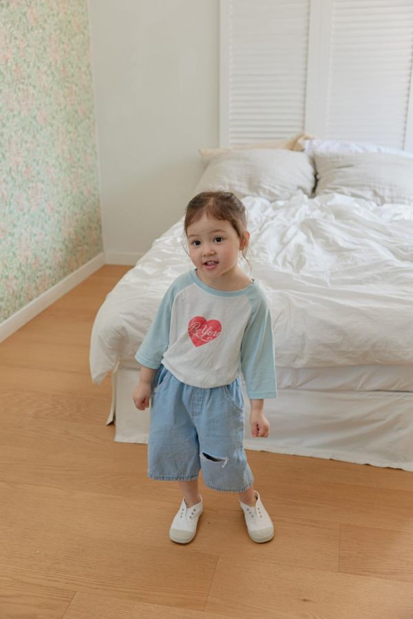 愛心雙色插肩七分袖上衣 韓國童裝,男童夏裝,中性童裝,童裝推薦,2026夏季童裝,男童穿搭,韓系童裝,中性穿搭,韓國代購