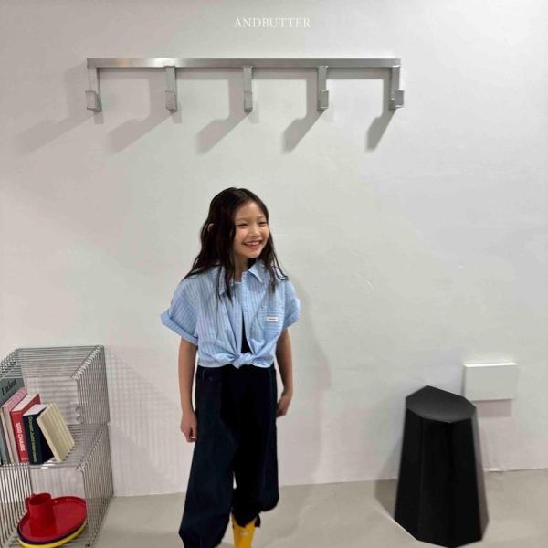 愛心口袋直紋翻領短袖襯衫 韓國童裝,男童夏裝,中性童裝,童裝推薦,2026夏季童裝,男童穿搭,韓系童裝,中性穿搭,韓國代購