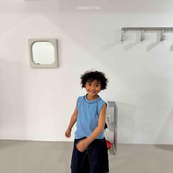 裝試車線寬版背心 韓國童裝,男童夏裝,中性童裝,童裝推薦,2026夏季童裝,男童穿搭,韓系童裝,中性穿搭,韓國代購