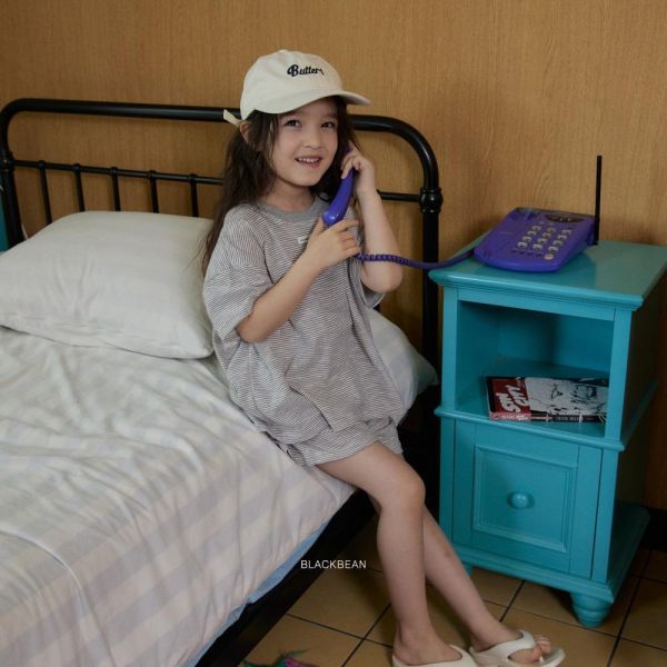 細條紋休閒運動套裝 韓國童裝,男童夏裝,中性童裝,童裝推薦,2026夏季童裝,男童穿搭,韓系童裝,中性穿搭,韓國代購