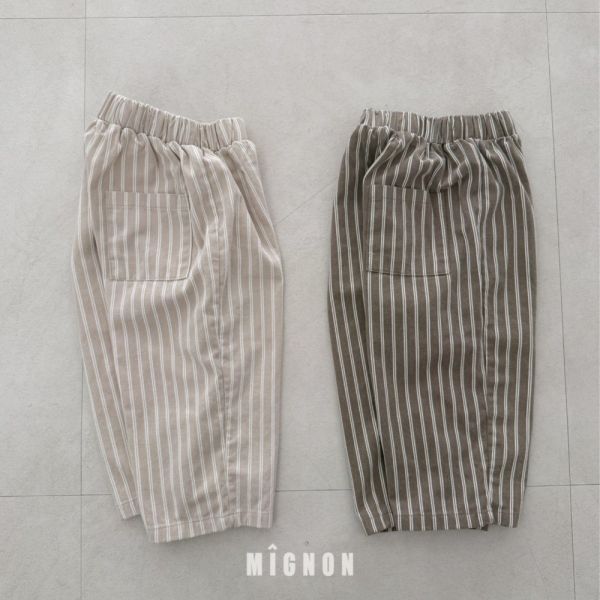 無印風直條紋休閒長褲 韓國童裝,男童秋裝,中性童裝,韓系童裝推薦,2025秋季童裝,韓國男童新款,中性風男童穿搭,秋季男童服飾推薦,小男友穿搭