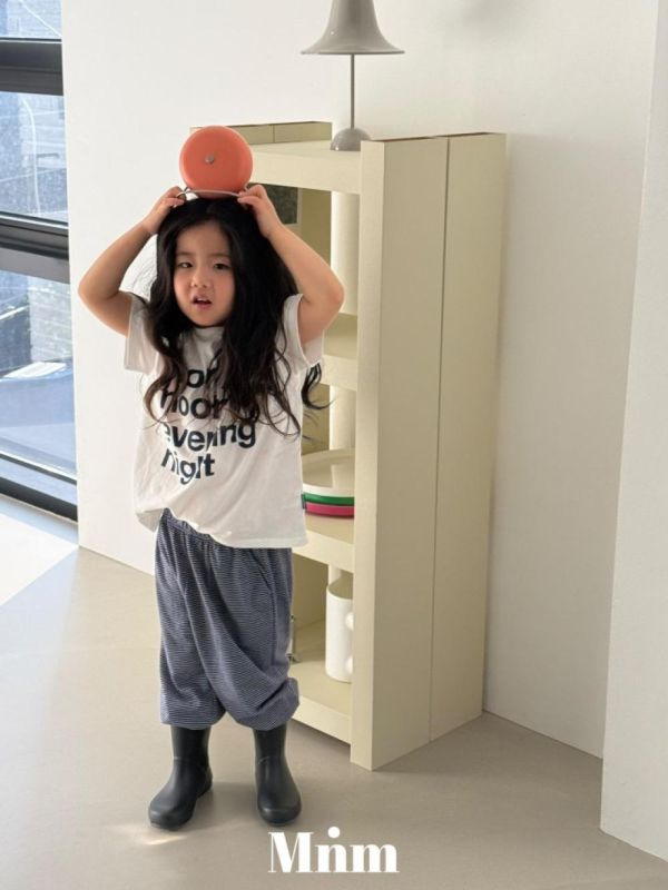 細條紋拉丁縮口運動長褲 韓國童裝,男童夏裝,中性童裝,童裝推薦,2026夏季童裝,男童穿搭,韓系童裝,中性穿搭,韓國代購