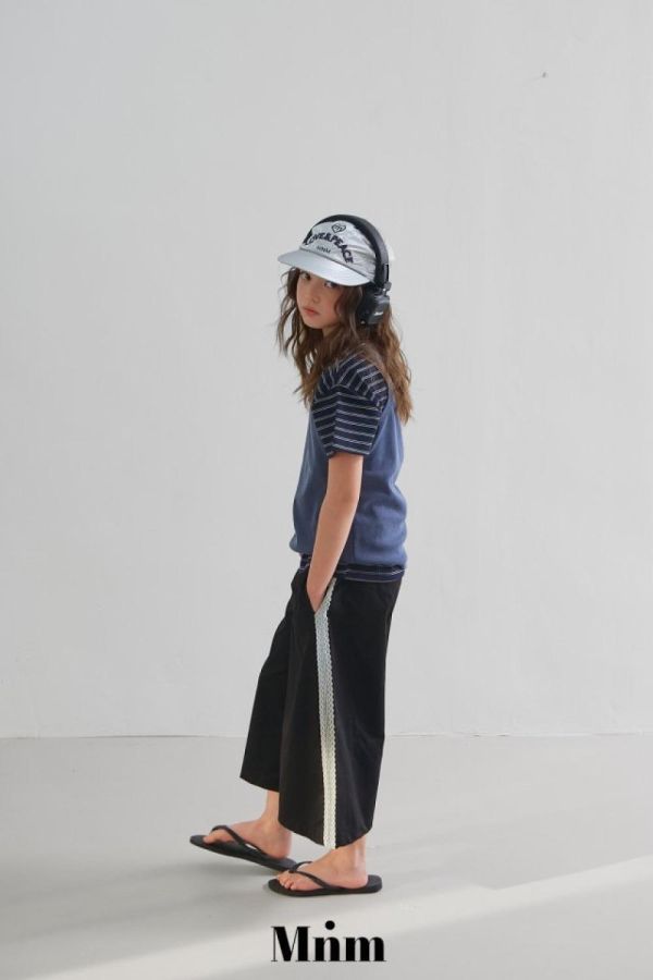 基礎條紋短袖上衣 韓國童裝,男童夏裝,中性童裝,童裝推薦,2026夏季童裝,男童穿搭,韓系童裝,中性穿搭,韓國代購