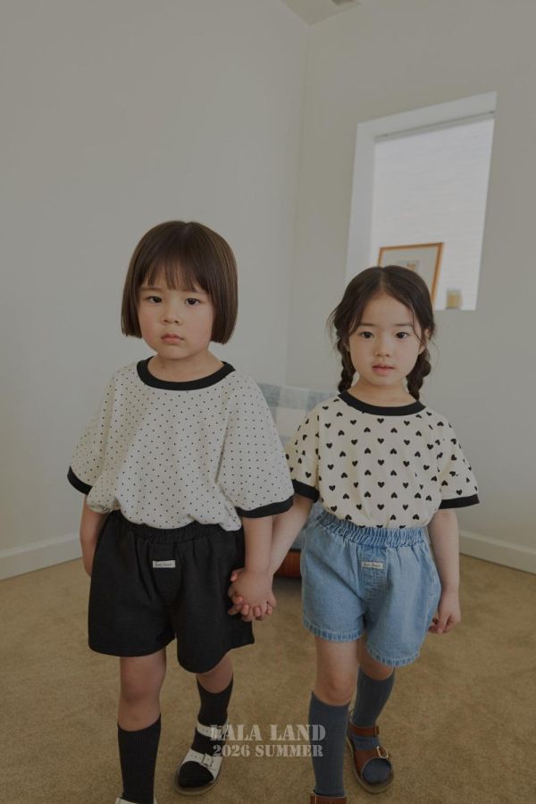 滾邊滿版圖形短袖上衣 韓國童裝,男童夏裝,中性童裝,童裝推薦,2026夏季童裝,男童穿搭,韓系童裝,中性穿搭,韓國代購