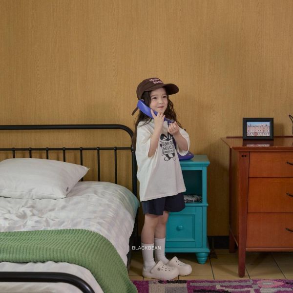 兔子看報紙短袖上衣 韓國童裝,男童夏裝,中性童裝,童裝推薦,2026夏季童裝,男童穿搭,韓系童裝,中性穿搭,韓國代購