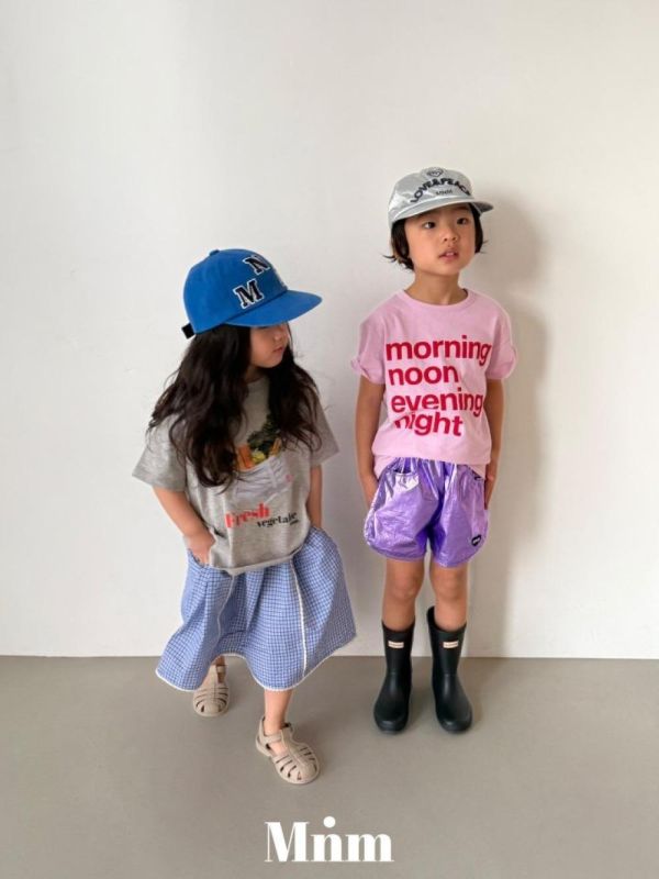 印刷字母短袖上衣 韓國童裝,男童夏裝,中性童裝,童裝推薦,2026夏季童裝,男童穿搭,韓系童裝,中性穿搭,韓國代購
