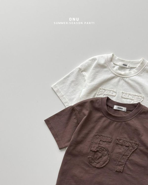 補丁57短袖上衣 韓國童裝,男童夏裝,中性童裝,童裝推薦,2026夏季童裝,男童穿搭,韓系童裝,中性穿搭,韓國代購