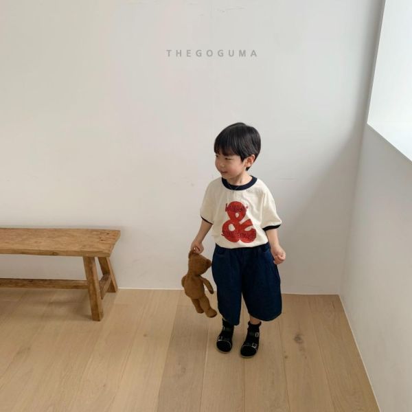 刺繡線條牛仔八分寬版長褲 韓國童裝,男童夏裝,中性童裝,童裝推薦,2026夏季童裝,男童穿搭,韓系童裝,中性穿搭,韓國代購