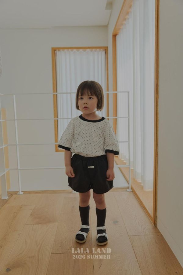 基礎日常標籤休閒短褲 韓國童裝,男童夏裝,中性童裝,童裝推薦,2026夏季童裝,男童穿搭,韓系童裝,中性穿搭,韓國代購