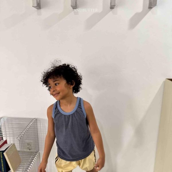 跳色條紋坦克背心 韓國童裝,男童夏裝,中性童裝,童裝推薦,2026夏季童裝,男童穿搭,韓系童裝,中性穿搭,韓國代購