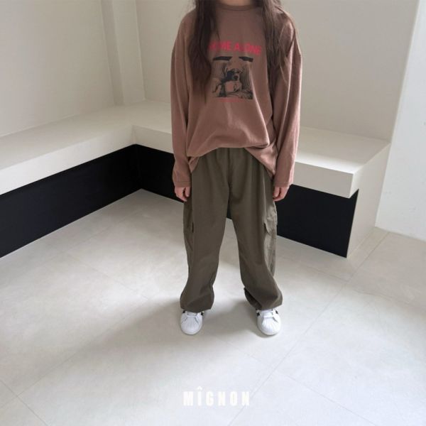 狗狗獨自生活長袖上衣 韓國童裝,男童秋裝,中性童裝,韓系童裝推薦,2025秋季童裝,韓國男童新款,中性風男童穿搭,秋季男童服飾推薦,小男友穿搭