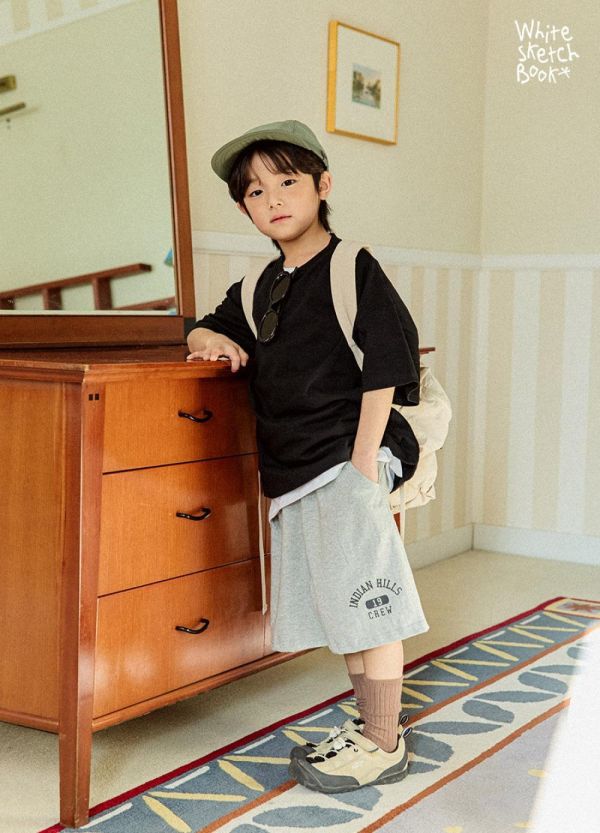 字母休閒運動短褲 韓國童裝,男童夏裝,中性童裝,童裝推薦,2026夏季童裝,男童穿搭,韓系童裝,中性穿搭,韓國代購