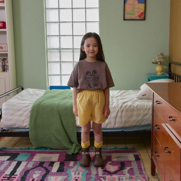 兔子看報紙短袖上衣 韓國童裝,男童夏裝,中性童裝,童裝推薦,2026夏季童裝,男童穿搭,韓系童裝,中性穿搭,韓國代購