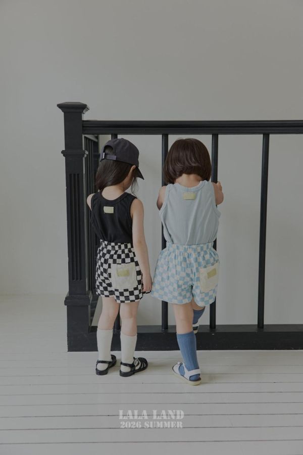 經典棋盤格休閒短褲 韓國童裝,男童夏裝,中性童裝,童裝推薦,2026夏季童裝,男童穿搭,韓系童裝,中性穿搭,韓國代購
