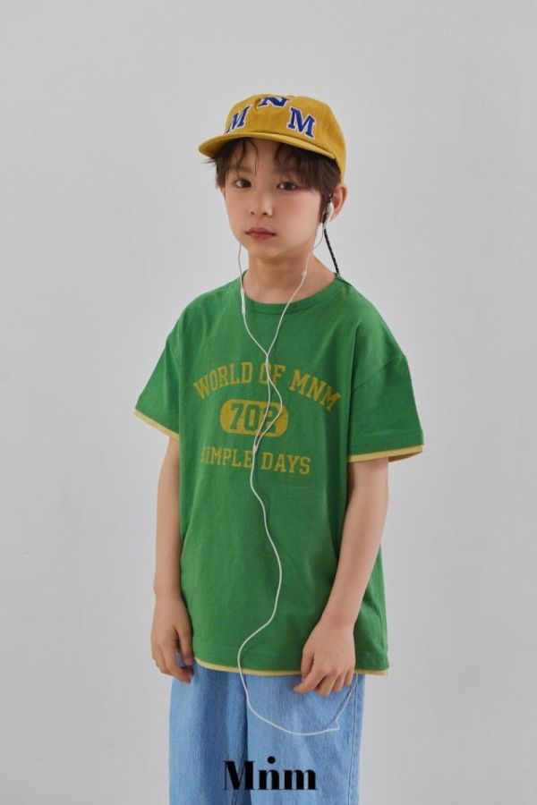 字母層次雙色短袖上衣 韓國童裝,男童夏裝,中性童裝,童裝推薦,2026夏季童裝,男童穿搭,韓系童裝,中性穿搭,韓國代購