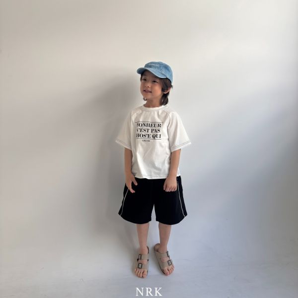 法文詩籤短袖套裝 韓國童裝,質感童裝,童裝推薦,韓系風格,男女童裝,韓風穿搭,韓國代購,韓國空運,親子穿搭