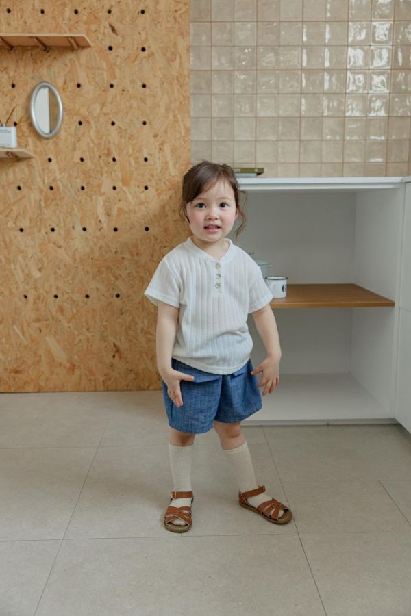 亨利領螺紋針織短袖上衣 韓國童裝,男童夏裝,中性童裝,童裝推薦,2026夏季童裝,男童穿搭,韓系童裝,中性穿搭,韓國代購