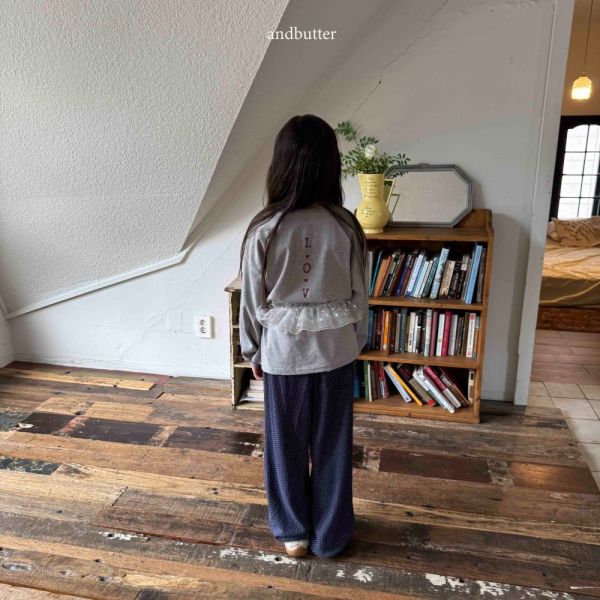 背後LOVE薄長袖上衣 韓國童裝,男童秋裝,中性童裝,韓系童裝推薦,2025秋季童裝,韓國男童新款,中性風男童穿搭,秋季男童服飾推薦,小男友穿搭