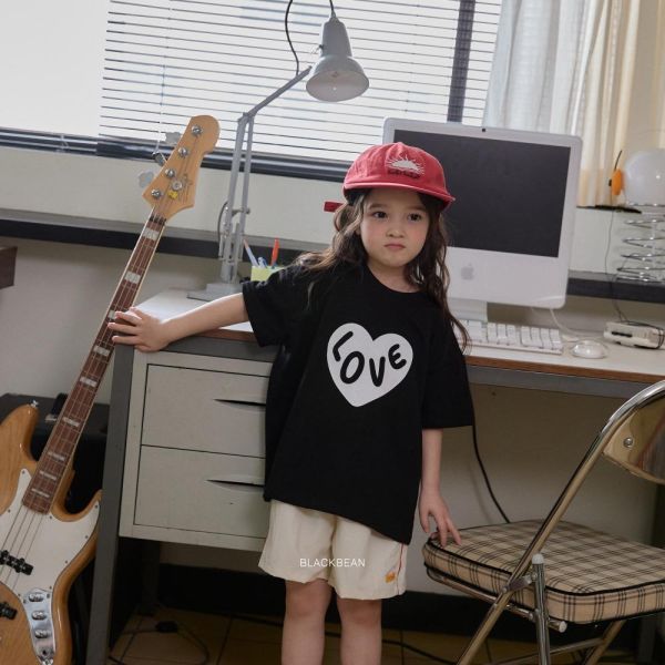 愛心LOVE短袖上衣 韓國童裝,男童夏裝,中性童裝,童裝推薦,2026夏季童裝,男童穿搭,韓系童裝,中性穿搭,韓國代購