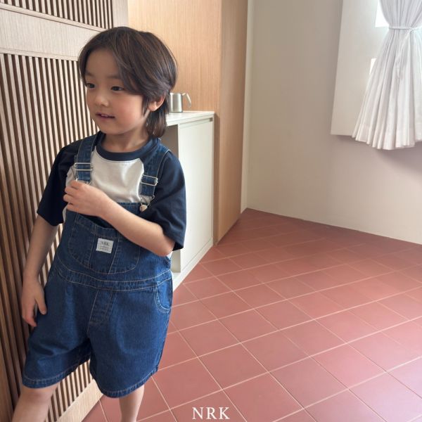 小童無敵吊帶牛仔短褲 韓國童裝,質感童裝,童裝推薦,韓系風格,男女童裝,韓風穿搭,韓國代購,韓國空運,親子穿搭