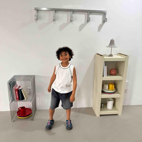 裝試車線寬版背心 韓國童裝,男童夏裝,中性童裝,童裝推薦,2026夏季童裝,男童穿搭,韓系童裝,中性穿搭,韓國代購