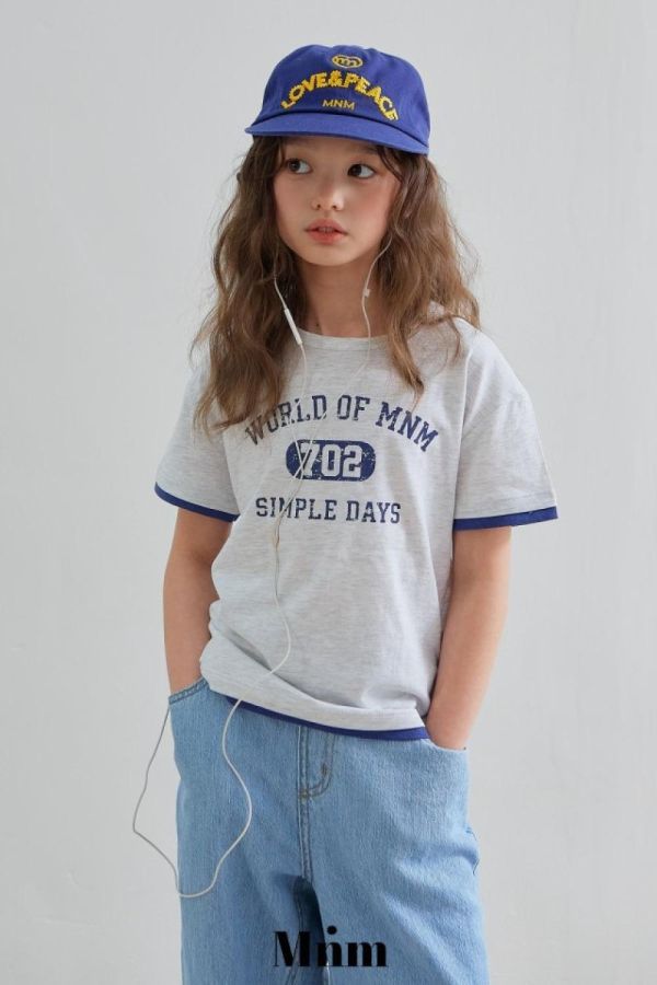 字母層次雙色短袖上衣 韓國童裝,男童夏裝,中性童裝,童裝推薦,2026夏季童裝,男童穿搭,韓系童裝,中性穿搭,韓國代購