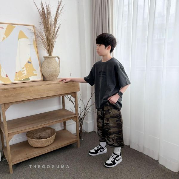 帥氣迷彩百慕達短褲 韓國童裝,男童夏裝,中性童裝,童裝推薦,2026夏季童裝,男童穿搭,韓系童裝,中性穿搭,韓國代購