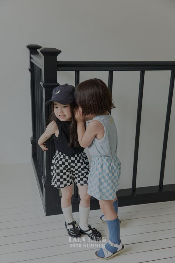 經典棋盤格休閒短褲 韓國童裝,男童夏裝,中性童裝,童裝推薦,2026夏季童裝,男童穿搭,韓系童裝,中性穿搭,韓國代購
