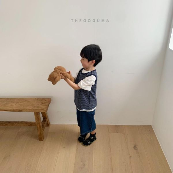 百搭滾邊條紋背心 韓國童裝,男童夏裝,中性童裝,童裝推薦,2026夏季童裝,男童穿搭,韓系童裝,中性穿搭,韓國代購