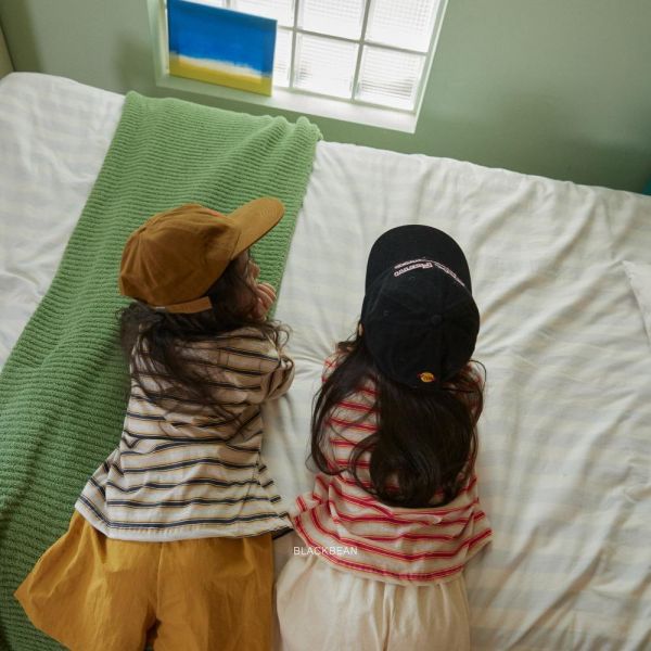 千層條紋短袖上衣 韓國童裝,男童夏裝,中性童裝,童裝推薦,2026夏季童裝,男童穿搭,韓系童裝,中性穿搭,韓國代購