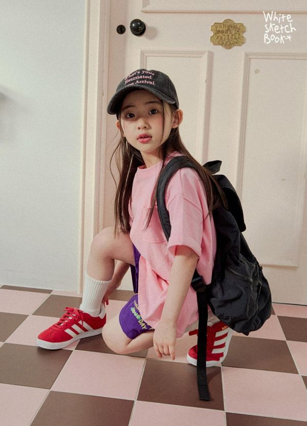 刷刷亮色字母休閒短褲 韓國童裝,男童夏裝,中性童裝,童裝推薦,2026夏季童裝,男童穿搭,韓系童裝,中性穿搭,韓國代購