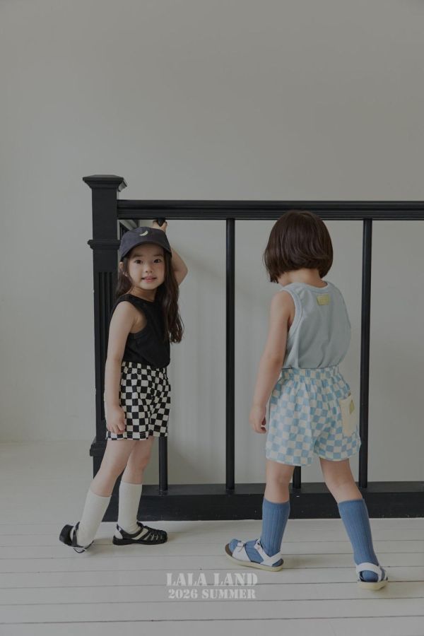 經典棋盤格休閒短褲 韓國童裝,男童夏裝,中性童裝,童裝推薦,2026夏季童裝,男童穿搭,韓系童裝,中性穿搭,韓國代購