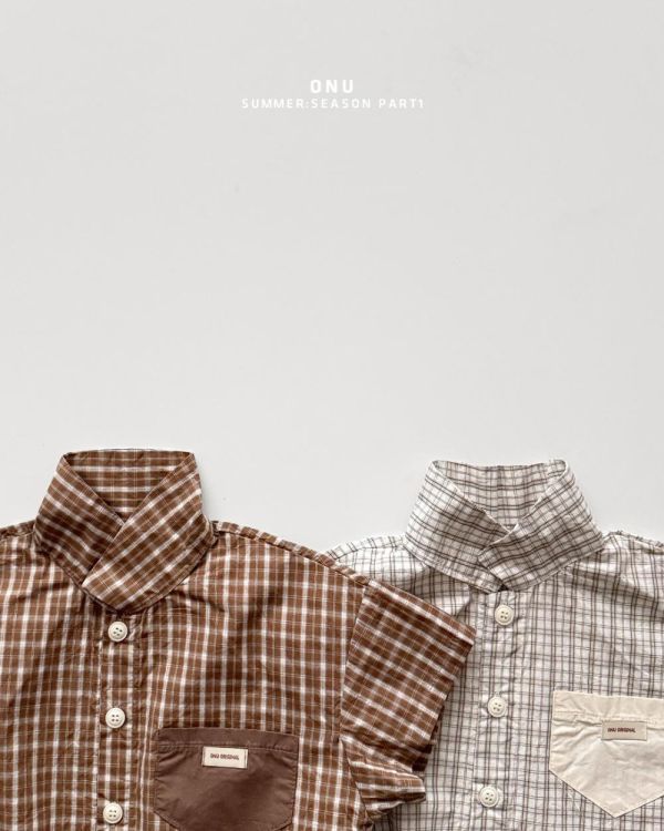 無印風翻領格紋短袖襯衫 韓國童裝,男童夏裝,中性童裝,童裝推薦,2026夏季童裝,男童穿搭,韓系童裝,中性穿搭,韓國代購