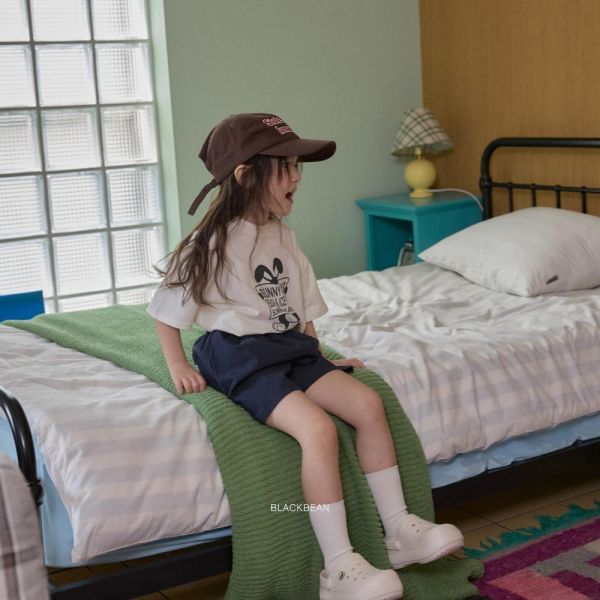 兔子看報紙短袖上衣 韓國童裝,男童夏裝,中性童裝,童裝推薦,2026夏季童裝,男童穿搭,韓系童裝,中性穿搭,韓國代購