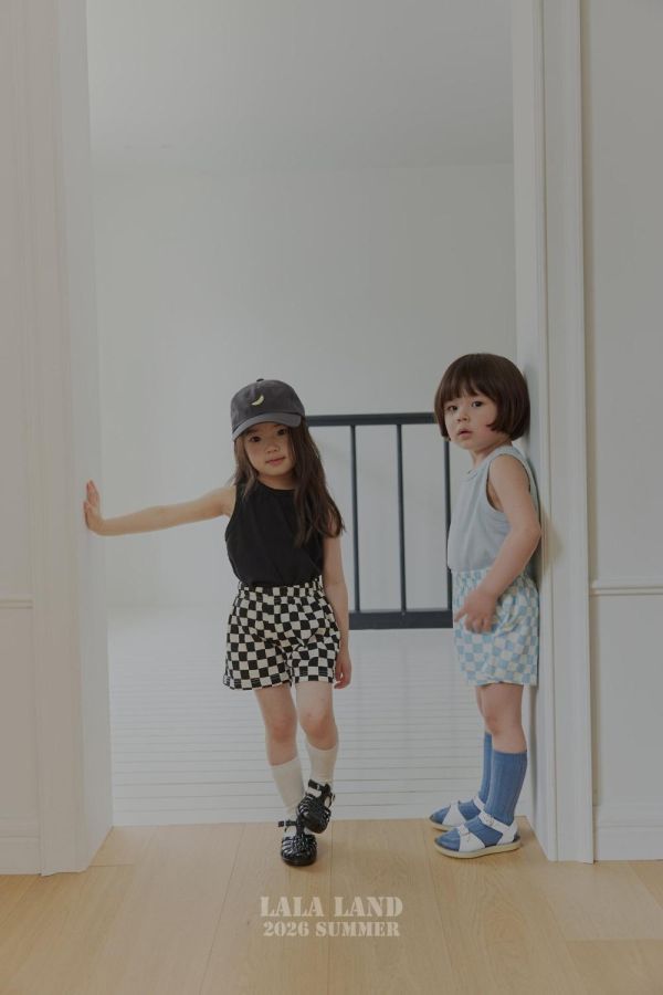 經典棋盤格休閒短褲 韓國童裝,男童夏裝,中性童裝,童裝推薦,2026夏季童裝,男童穿搭,韓系童裝,中性穿搭,韓國代購